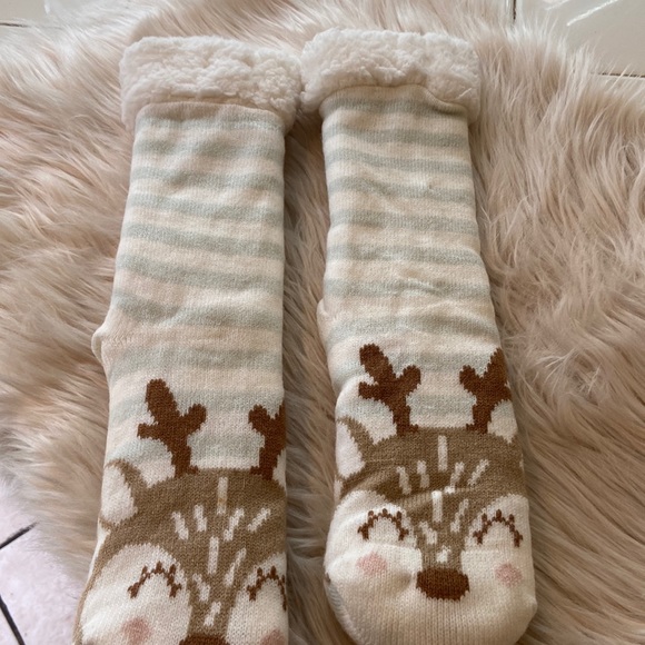 Accessories - NWOT reindeer sock slippers
